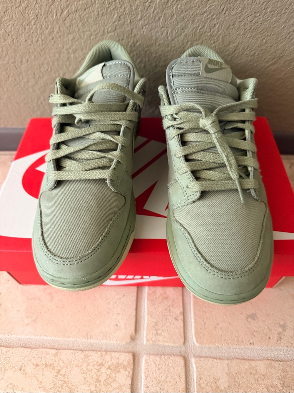 Nike Dunk Low Retro Premium “Oil Green”  size 8 Men’s / 9.5 Women’s like NEW!! - Picture 3 of 5